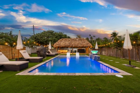 Bali Inspired home with Heated Pool, Sauna and Hot Tub! Close to Beach and Atlantic Ave